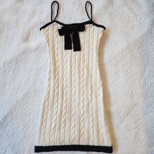 Honeyyoc asian brand Cream white and black knit stretchy dress with velvet bow